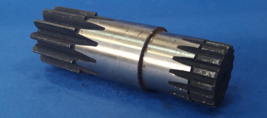 Hriadele otočných motorov OMEX, hriadele pojazdových motorov, ozubené kolesá, klzné dráhy, ložiská, disk Poľsko