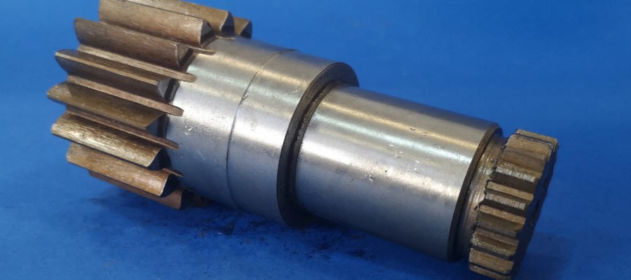 Hriadele otočných motorov OMEX, hriadele pojazdových motorov, ozubené kolesá, klzné dráhy, ložiská, disk Poľsko